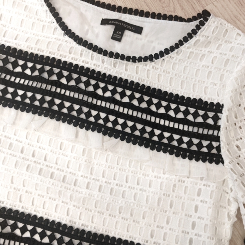 Eyelet Banana Republic top - Picture 2 of 3